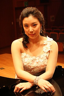 Sumi Hwang